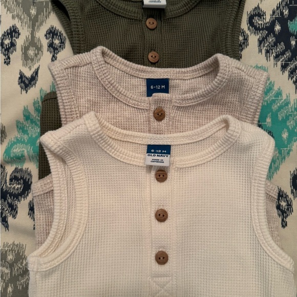 NWOT-Old Navy Sleeveless Onesies-6-12 months-set if 3-never worn - Picture 2 of 3